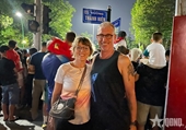 Foreign visitors immerse themselves in parade rehearsal atmosphere